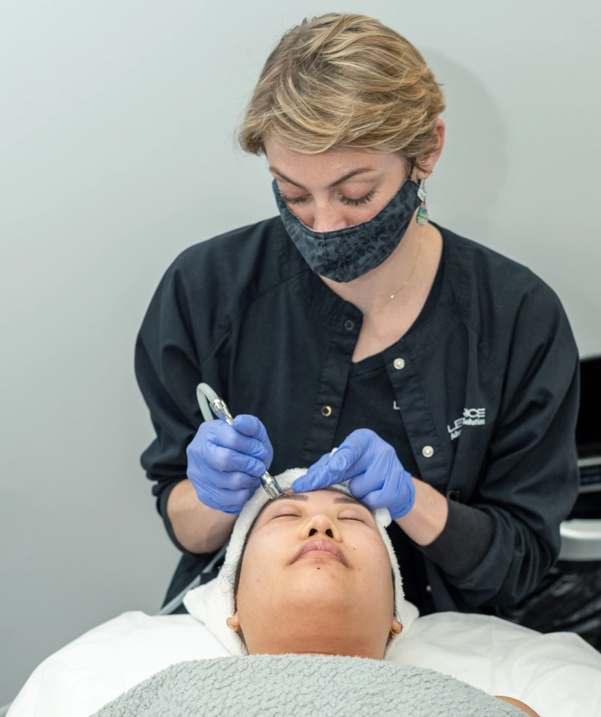 microdermabrasion-2 microdermabrasion-1-2